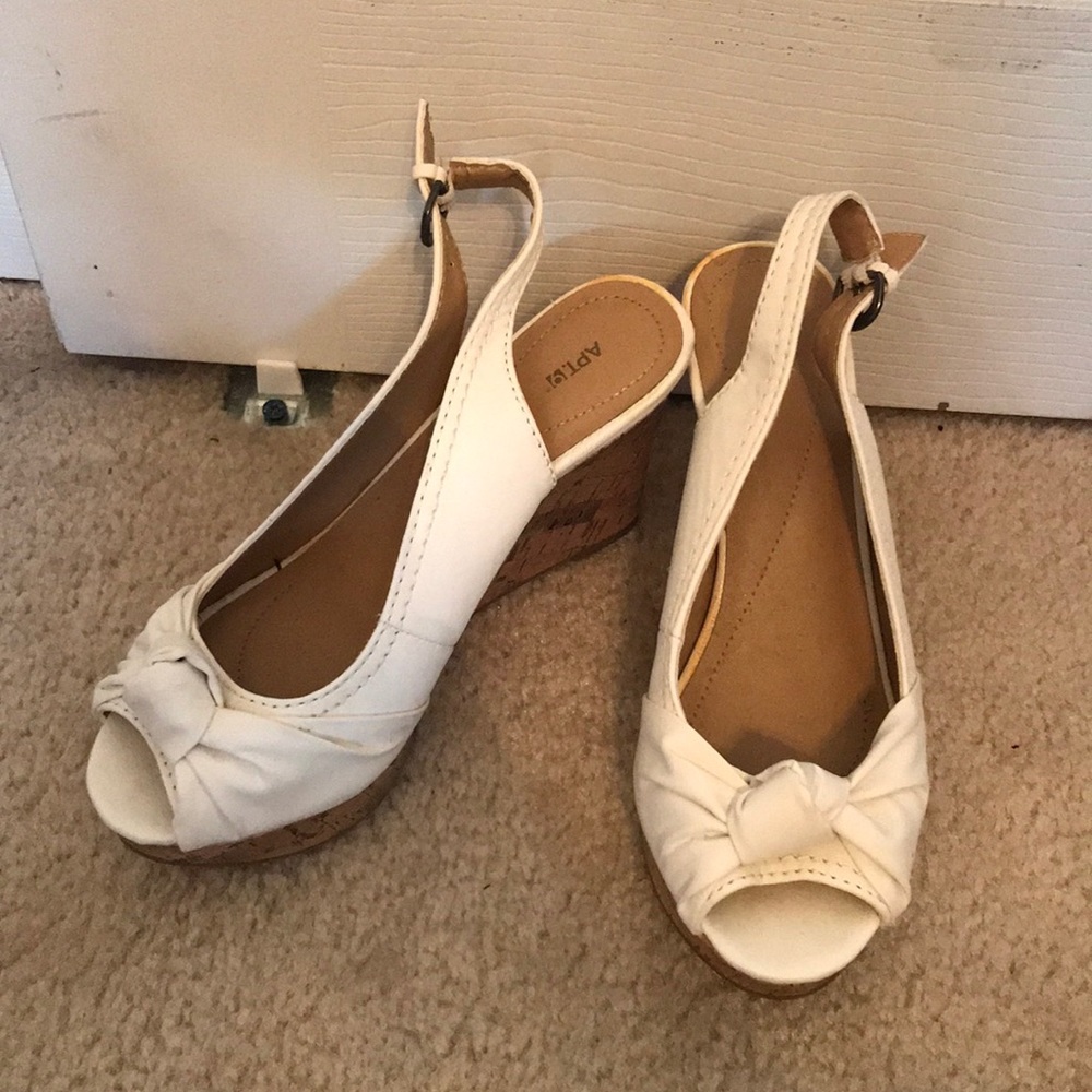 White wedges